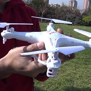 Amazing SYMA X5C drone in Santiago, Chile